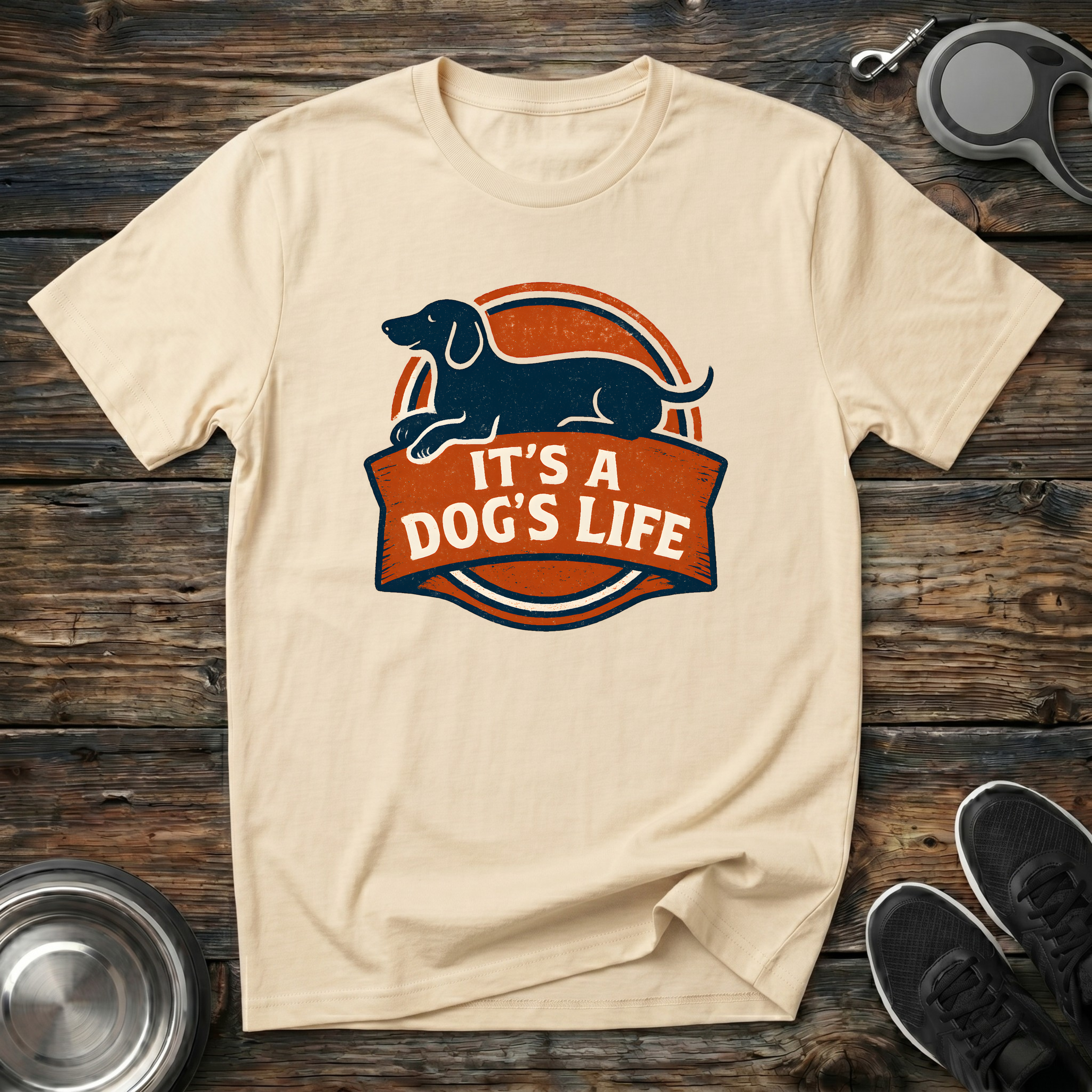 It's A Dog's Life Dachshund Vintage Badge T-Shirt – Retro Dog Lover Graphic Tee for Wiener Dog Owners & Pet Parents